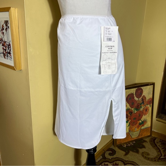 DAVIDS BRIDAL Size XL 18/20 White Control Slip Long Tulip Slit Slimming $94 NWT - Picture 2 of 12